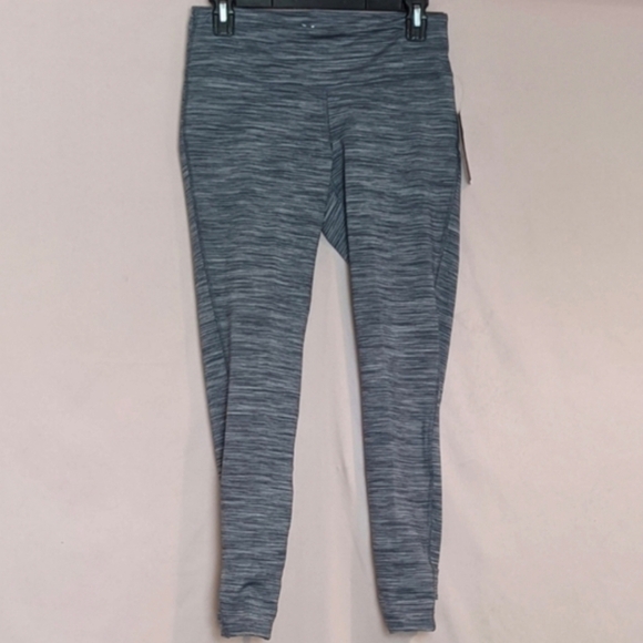 Old Navy Active Gray Mid Rise Fitted 7/8 Length Leggings size Medium - Picture 1 of 8